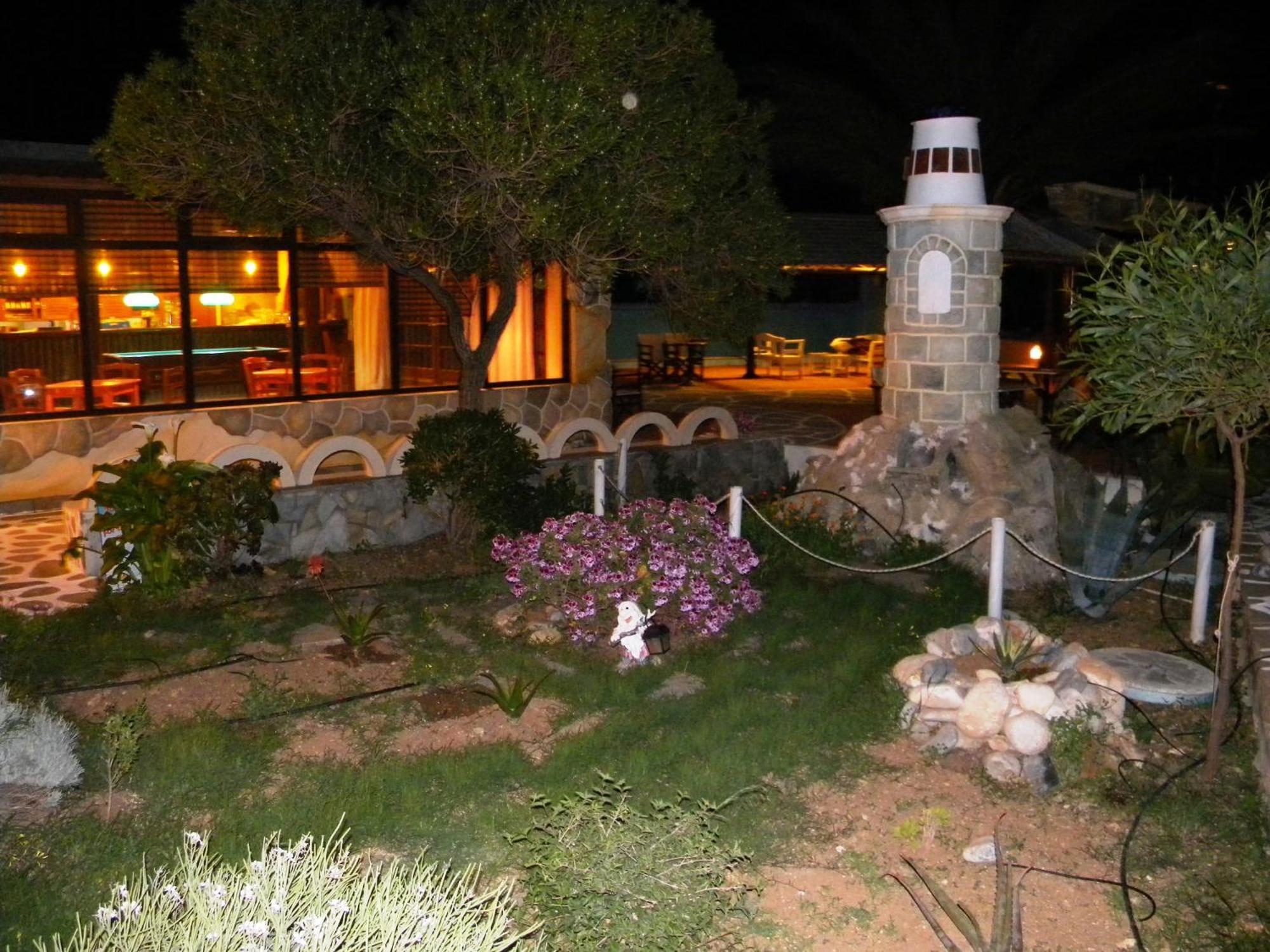 Faros Small & Restaurant