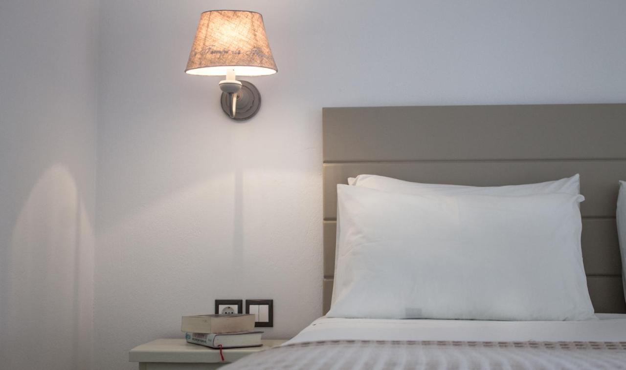 Faros Small & Restaurant