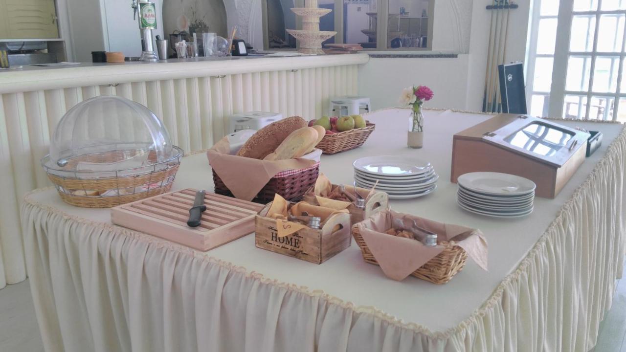 Faros Small & Restaurant